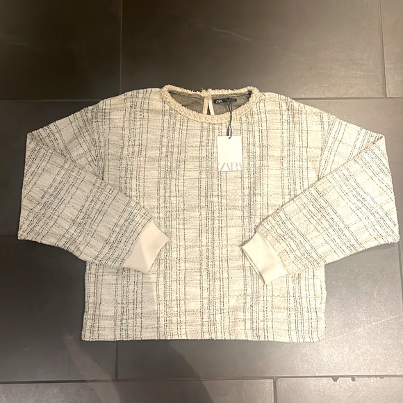 CC inspired sweater with pearls - Picture 1 of 3